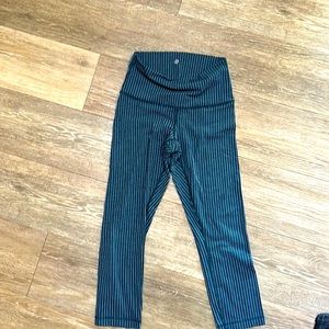 Teal pinstriped LULULEMON cropped leggings size 6